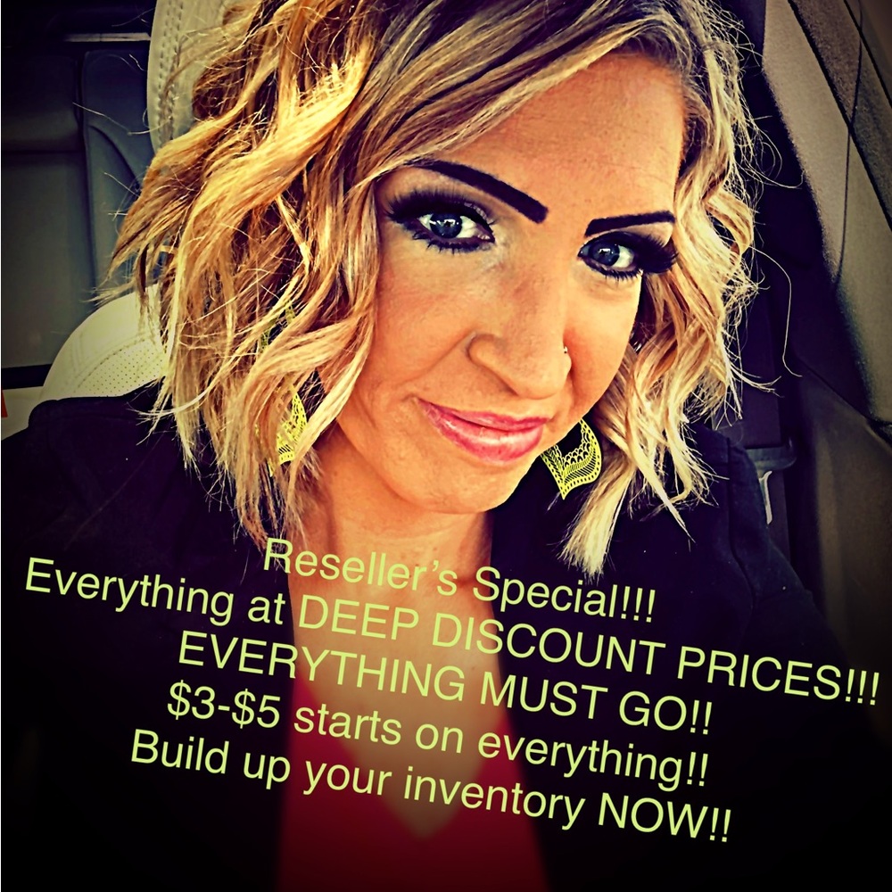 Come partay! 🩷🛍️🥂 All different sizes and brands!!
